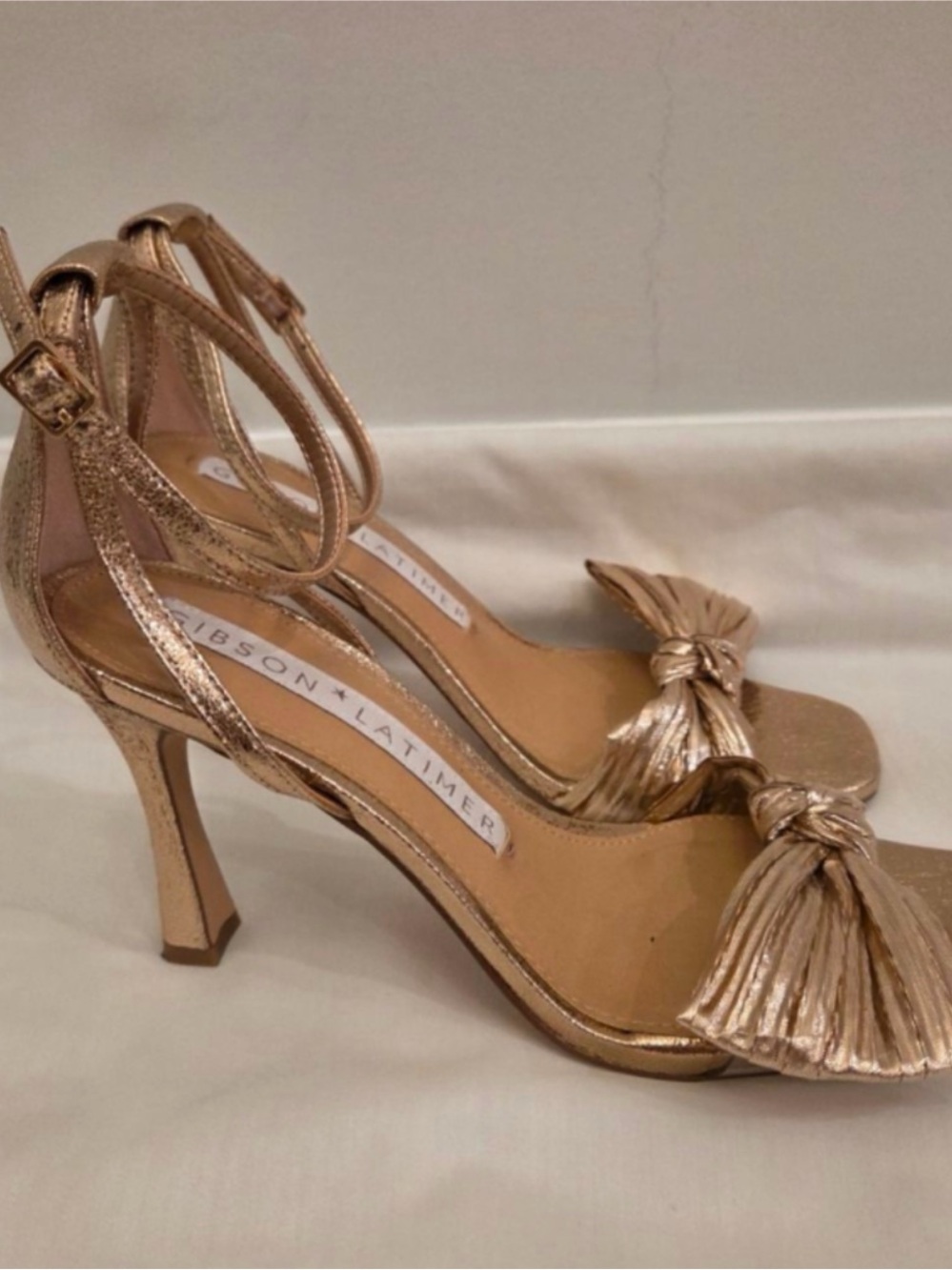 Gibson & Latimer Rose Gold Bow Heels Size 9.5 - Picture 2 of 8